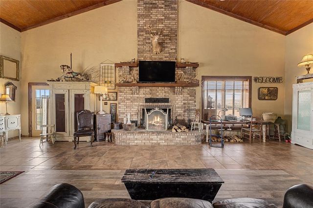 15875 New Lake Road, Henryetta, OK 74437