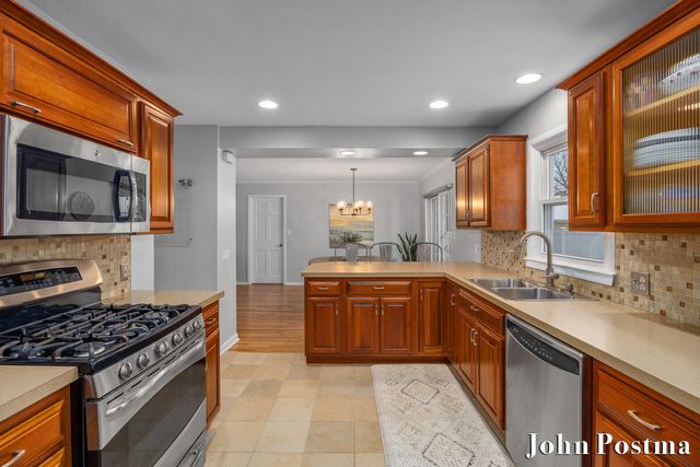 1935 Menominee Drive Se, City Of Grand Rapids, MI 49506