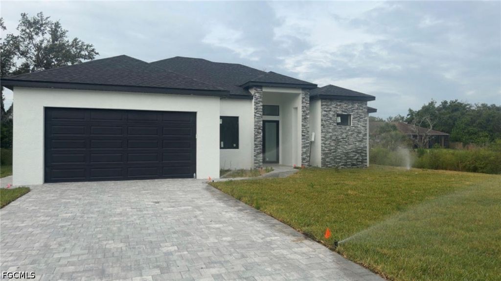 3811 37th ST SW, Lehigh Acres, FL 33976