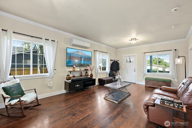 6829 S Thompson Avenue, Tacoma, WA 98408