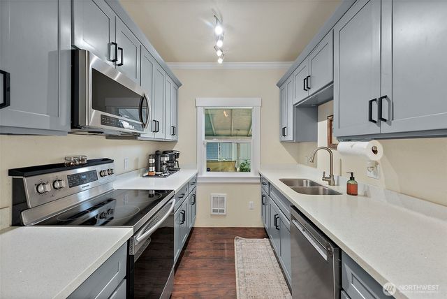 6829 S Thompson Avenue, Tacoma, WA 98408
