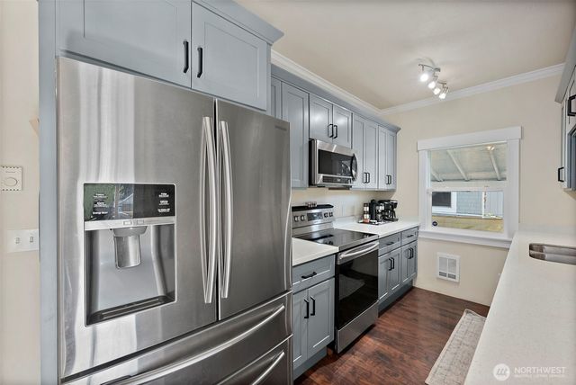 6829 S Thompson Avenue, Tacoma, WA 98408