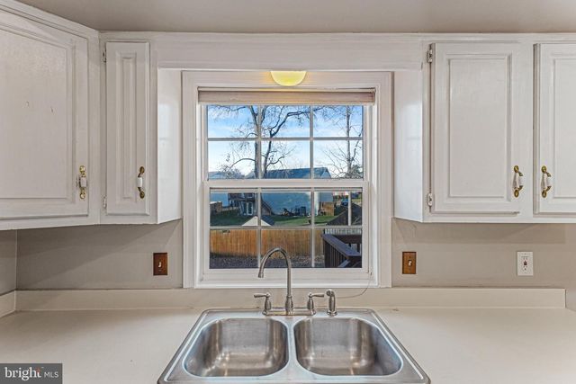 804 SHAMROCK DR, Fredericksburg, VA 22407