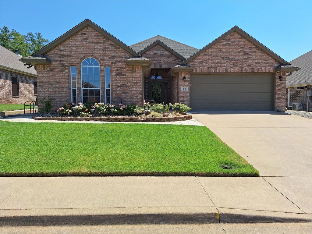 1810 Park Place, Mineola, TX 75773