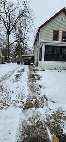 520 N County Street, Waukegan, IL 60085