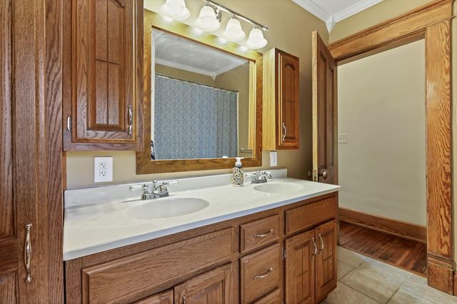 48 Hill Street, Logan, OH 43138