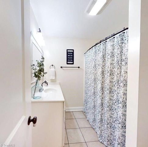 270 Plumstead Lane, Clemmons, NC 27012