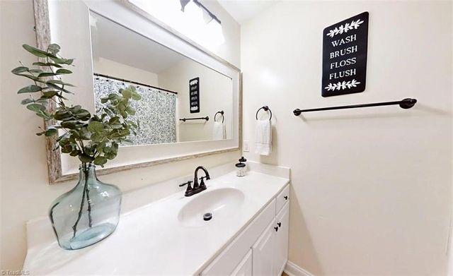 270 Plumstead Lane, Clemmons, NC 27012