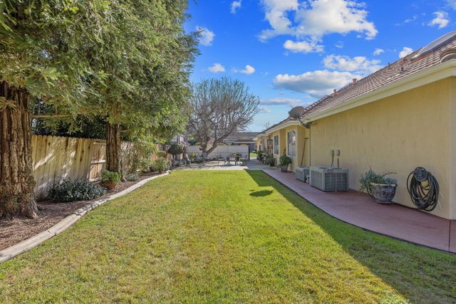 6614 W Vassar Avenue, Visalia, CA 93277