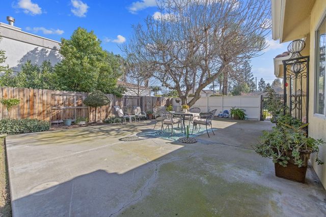 6614 W Vassar Avenue, Visalia, CA 93277