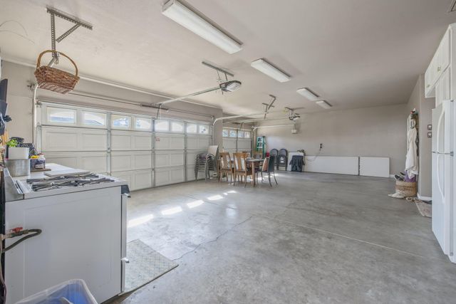 6614 W Vassar Avenue, Visalia, CA 93277