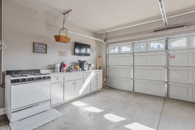 6614 W Vassar Avenue, Visalia, CA 93277