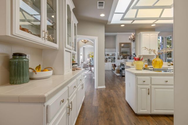 6614 W Vassar Avenue, Visalia, CA 93277