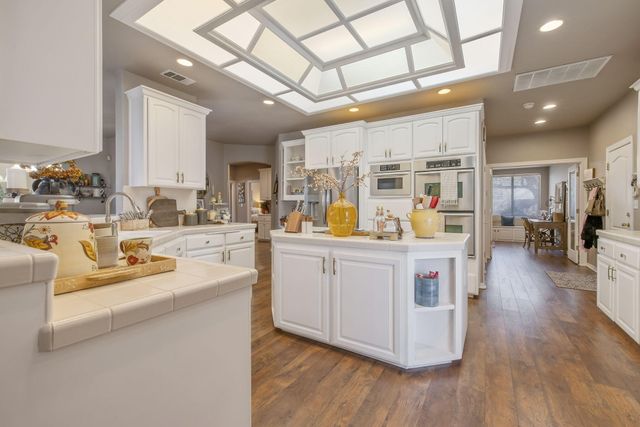 6614 W Vassar Avenue, Visalia, CA 93277