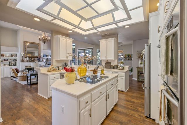 6614 W Vassar Avenue, Visalia, CA 93277