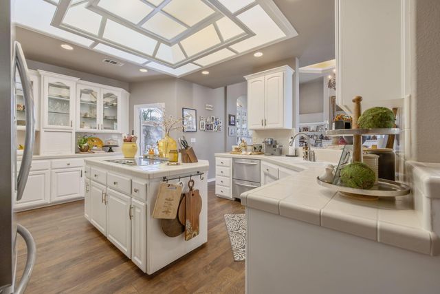 6614 W Vassar Avenue, Visalia, CA 93277