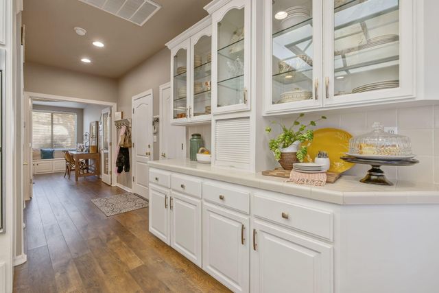 6614 W Vassar Avenue, Visalia, CA 93277