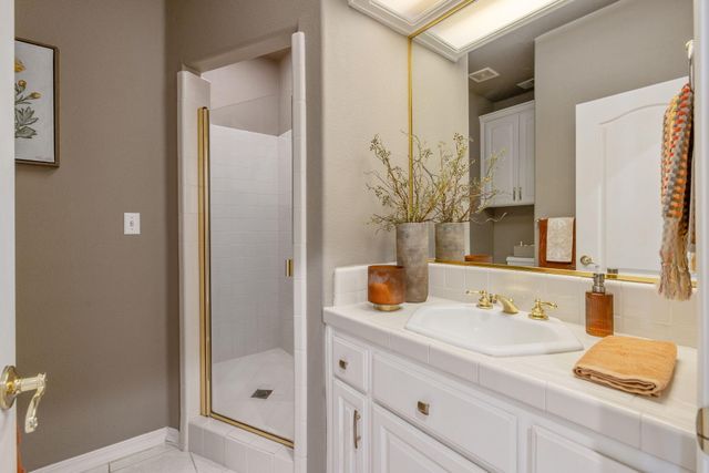 6614 W Vassar Avenue, Visalia, CA 93277