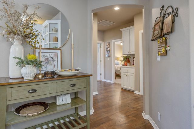 6614 W Vassar Avenue, Visalia, CA 93277