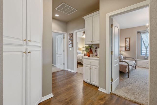 6614 W Vassar Avenue, Visalia, CA 93277