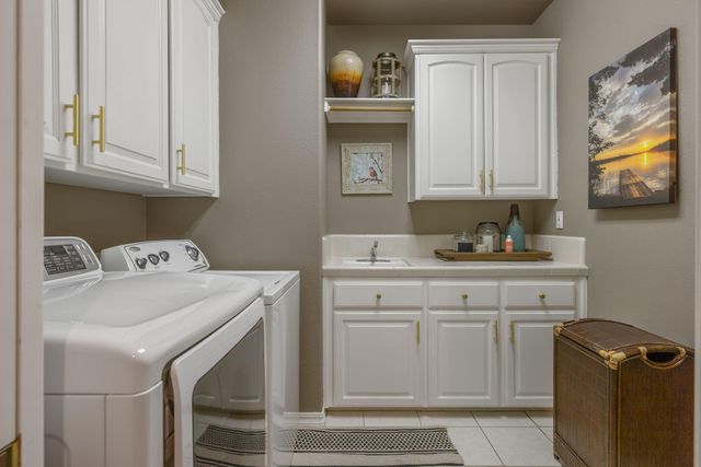 6614 W Vassar Avenue, Visalia, CA 93277