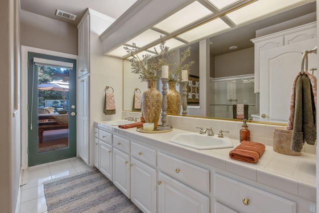 6614 W Vassar Avenue, Visalia, CA 93277