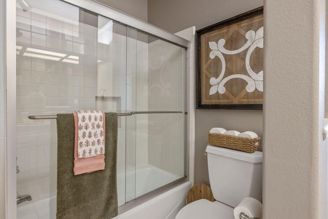 6614 W Vassar Avenue, Visalia, CA 93277