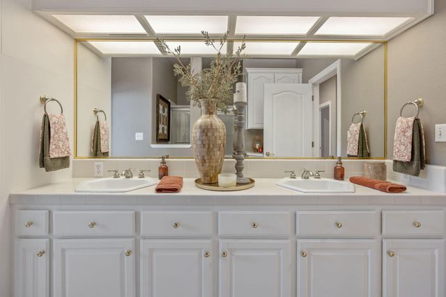 6614 W Vassar Avenue, Visalia, CA 93277