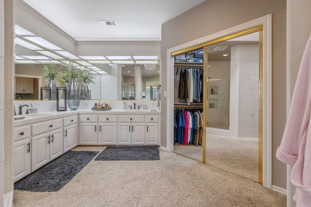 6614 W Vassar Avenue, Visalia, CA 93277