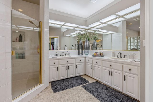 6614 W Vassar Avenue, Visalia, CA 93277