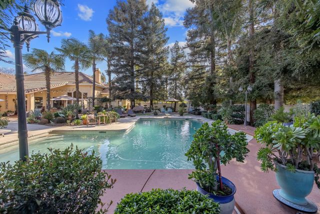 6614 W Vassar Avenue, Visalia, CA 93277