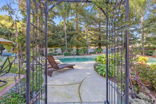 6614 W Vassar Avenue, Visalia, CA 93277