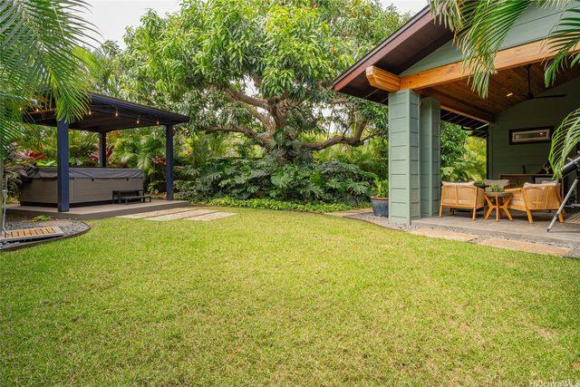 427 Akoakoa Place, Kailua, HI 96734
