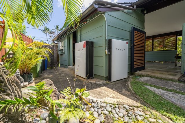 427 Akoakoa Place, Kailua, HI 96734