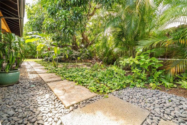 427 Akoakoa Place, Kailua, HI 96734