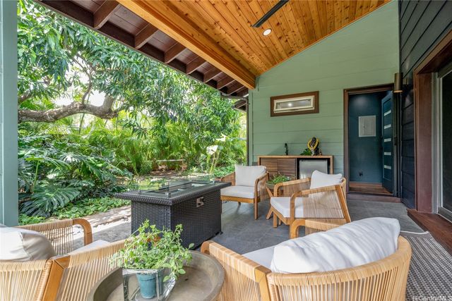 427 Akoakoa Place, Kailua, HI 96734