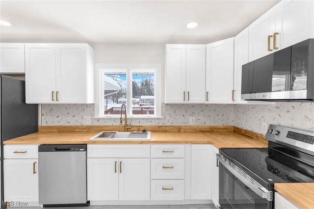 71 Hilltop Boulevard, Canfield, OH 44406