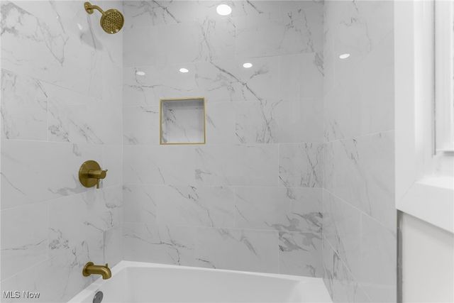 71 Hilltop Boulevard, Canfield, OH 44406