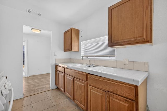 2176 68TH Ave, Sacramento, CA 95822