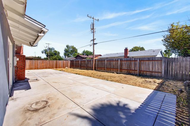 2176 68TH Ave, Sacramento, CA 95822