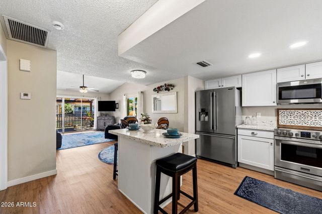 671 LEISURE WORLD --, Mesa, AZ 85206