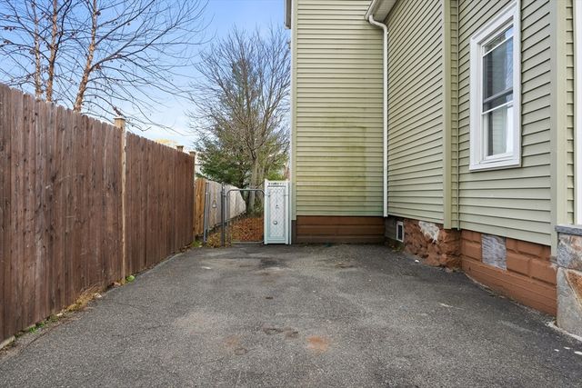 7 Vining Ct 2, Woburn, MA 01801