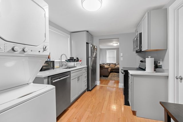 7 Vining Ct 2, Woburn, MA 01801