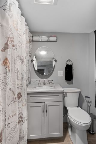 7 Vining Ct 2, Woburn, MA 01801