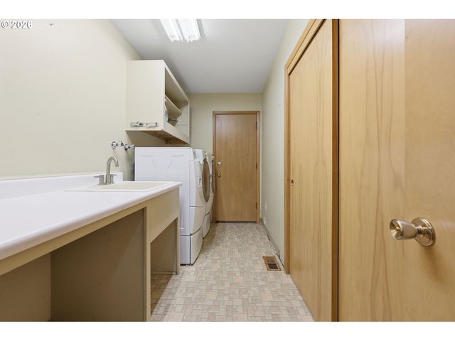 8855 Sw OMARA St, Portland, OR 97223