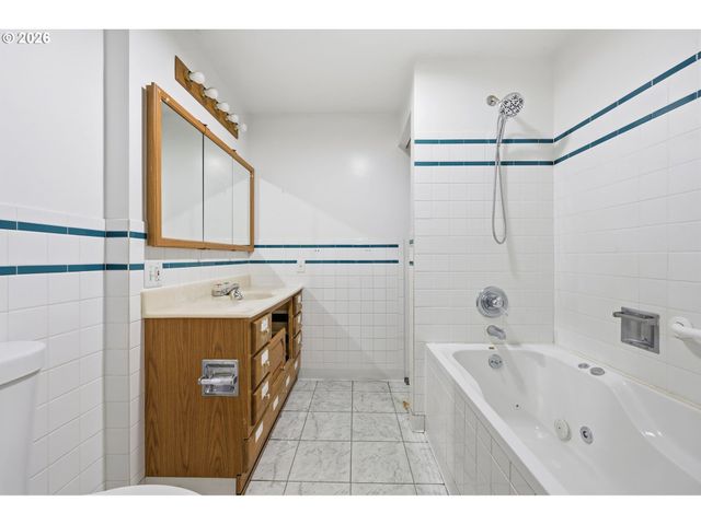 8855 Sw OMARA St, Portland, OR 97223