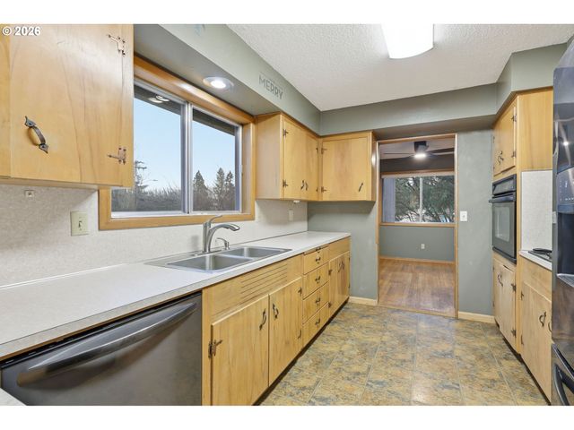 8855 Sw OMARA St, Portland, OR 97223