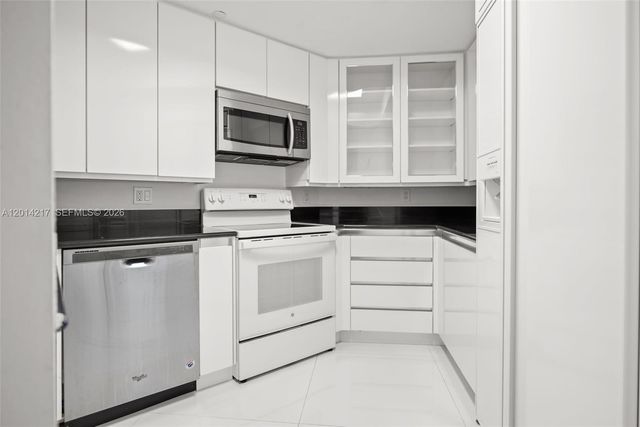21050 Point Pl 302, Aventura, FL 33180