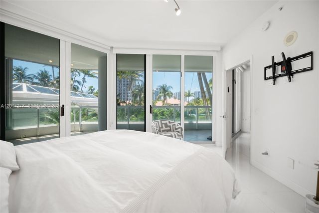 21050 Point Pl 302, Aventura, FL 33180
