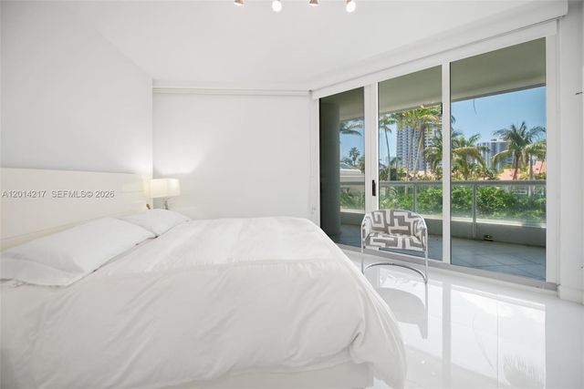 21050 Point Pl 302, Aventura, FL 33180